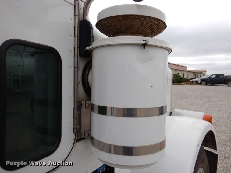 image for item DK1249 2005 Peterbilt 378  roll-off container truck