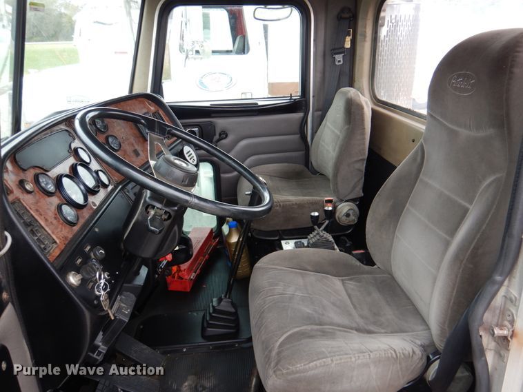 image for item DK1249 2005 Peterbilt 378  roll-off container truck