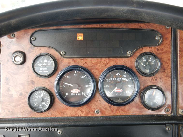 image for item DK1249 2005 Peterbilt 378  roll-off container truck