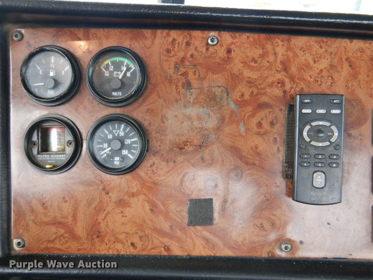 image for item DK1249 2005 Peterbilt 378  roll-off container truck