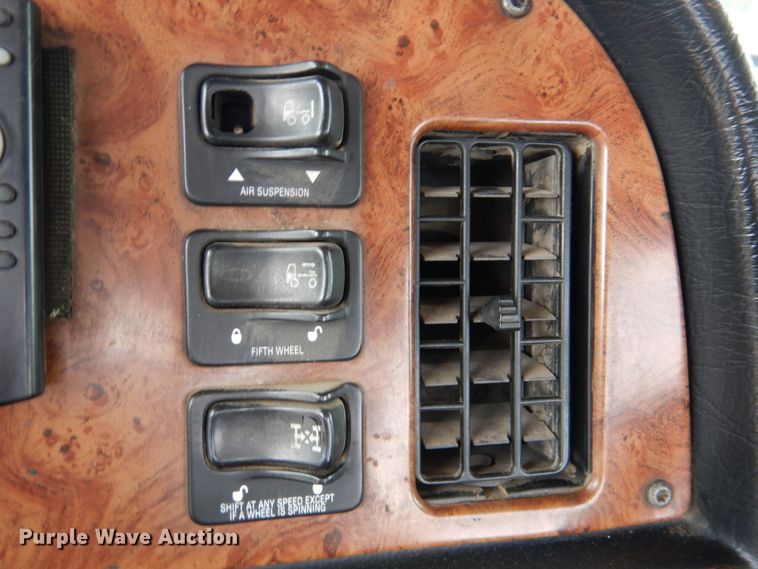 image for item DK1249 2005 Peterbilt 378  roll-off container truck