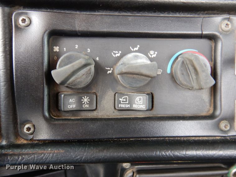 image for item DK1249 2005 Peterbilt 378  roll-off container truck