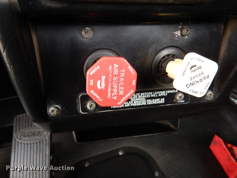 image for item DK1249 2005 Peterbilt 378  roll-off container truck