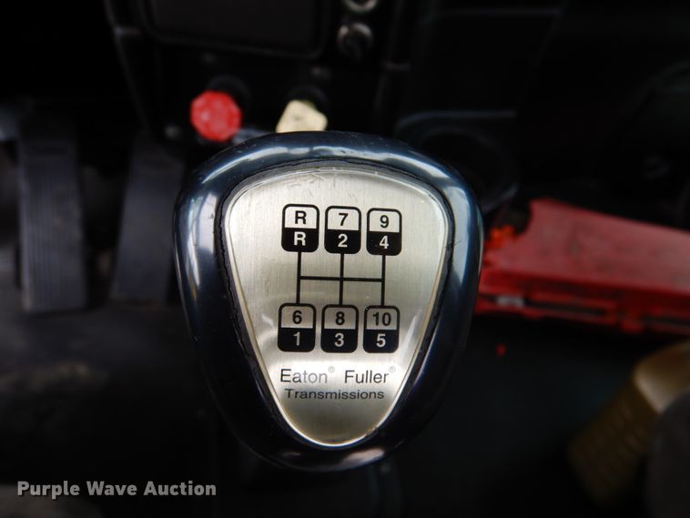 image for item DK1249 2005 Peterbilt 378  roll-off container truck