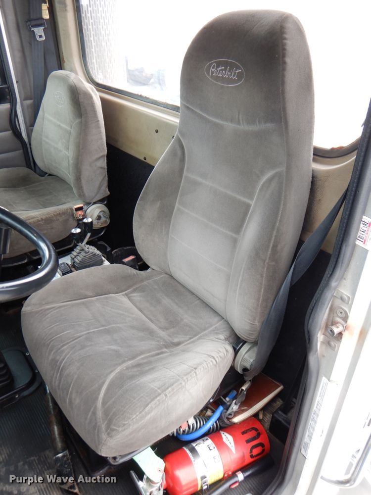 image for item DK1249 2005 Peterbilt 378  roll-off container truck