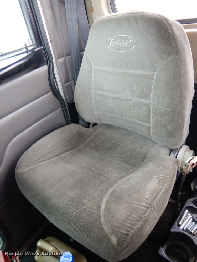 image for item DK1249 2005 Peterbilt 378  roll-off container truck