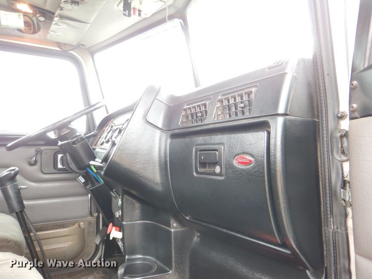 image for item DK1249 2005 Peterbilt 378  roll-off container truck