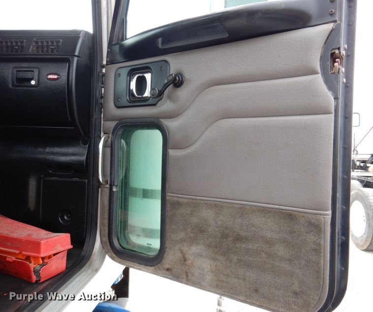 image for item DK1249 2005 Peterbilt 378  roll-off container truck