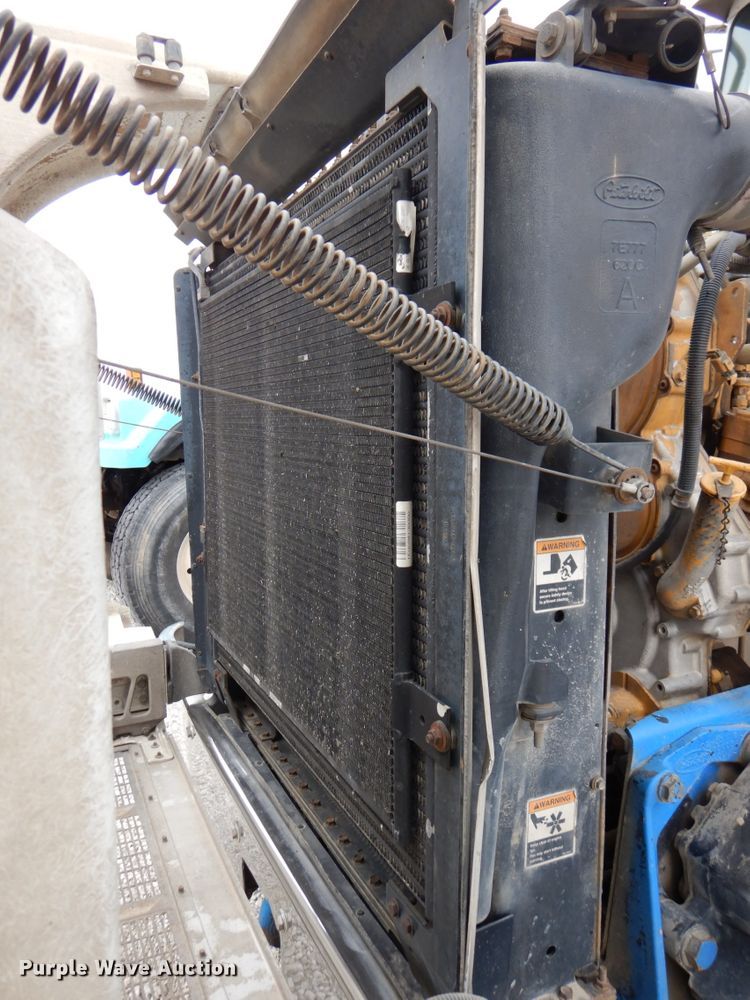 image for item DK1249 2005 Peterbilt 378  roll-off container truck