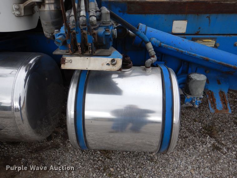 image for item DK1249 2005 Peterbilt 378  roll-off container truck