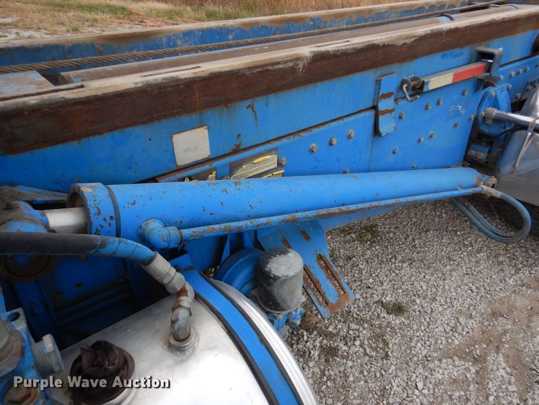 image for item DK1249 2005 Peterbilt 378  roll-off container truck