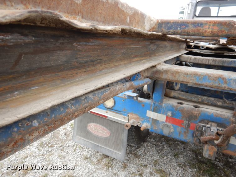 image for item DK1249 2005 Peterbilt 378  roll-off container truck