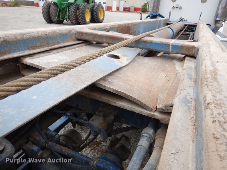 image for item DK1249 2005 Peterbilt 378  roll-off container truck