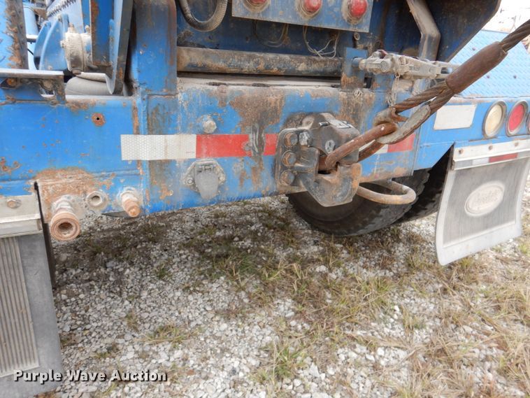 image for item DK1249 2005 Peterbilt 378  roll-off container truck