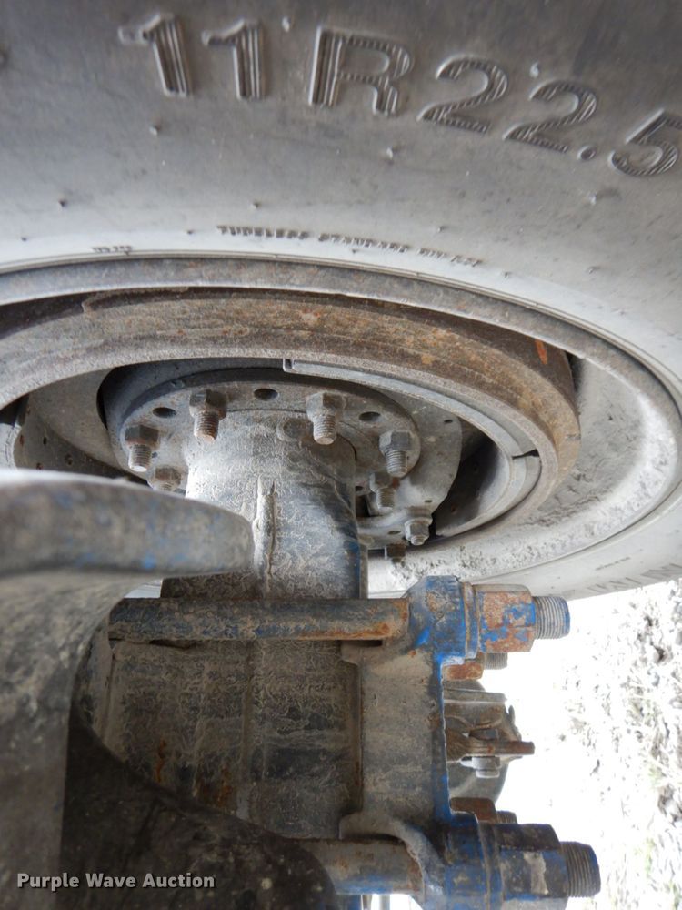 image for item DK1249 2005 Peterbilt 378  roll-off container truck