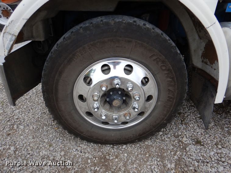 image for item DK1249 2005 Peterbilt 378  roll-off container truck