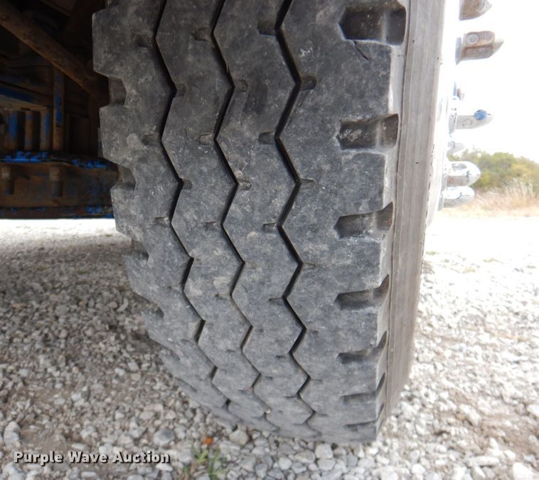 image for item DK1249 2005 Peterbilt 378  roll-off container truck