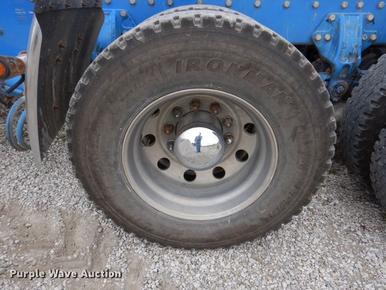 image for item DK1249 2005 Peterbilt 378  roll-off container truck