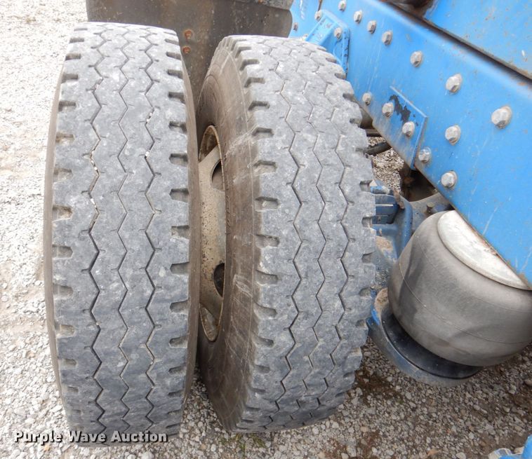 image for item DK1249 2005 Peterbilt 378  roll-off container truck