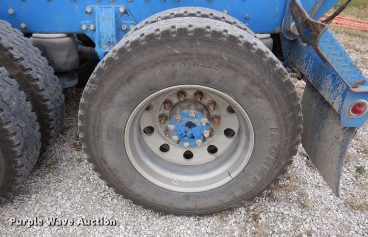 image for item DK1249 2005 Peterbilt 378  roll-off container truck