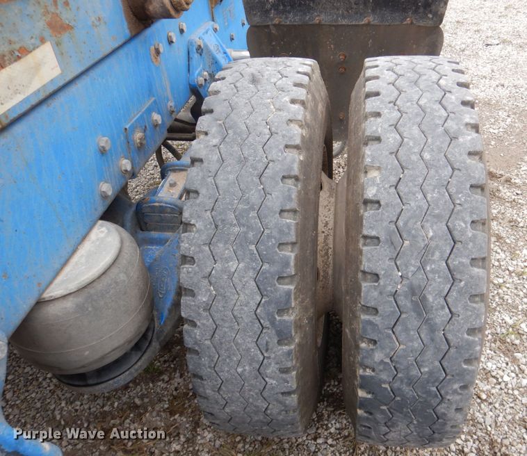 image for item DK1249 2005 Peterbilt 378  roll-off container truck