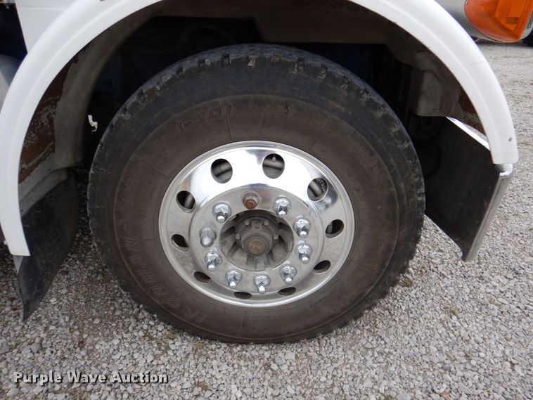 image for item DK1249 2005 Peterbilt 378  roll-off container truck