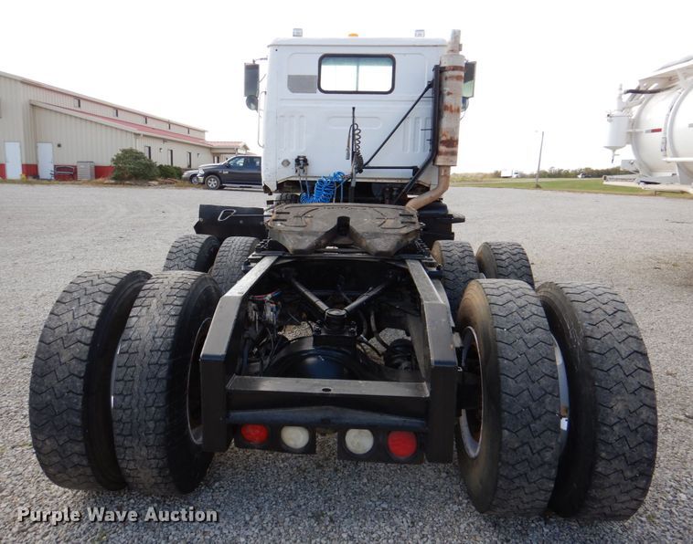 image for item DK1250 2000 Volvo Autocar  semi truck