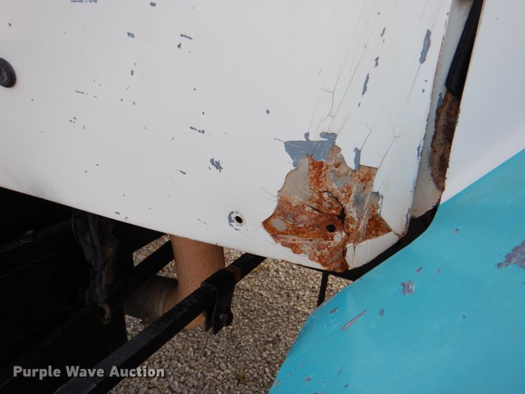 image for item DK1250 2000 Volvo Autocar  semi truck