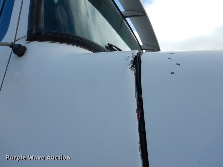 image for item DK1250 2000 Volvo Autocar  semi truck