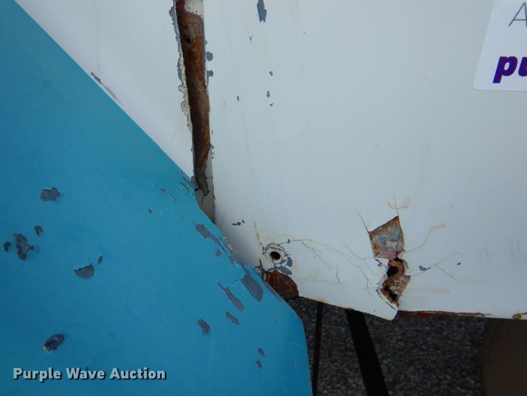 image for item DK1250 2000 Volvo Autocar  semi truck