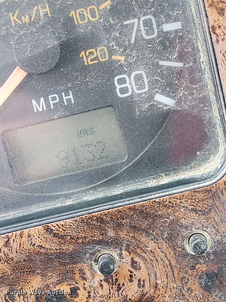 image for item DK1250 2000 Volvo Autocar  semi truck