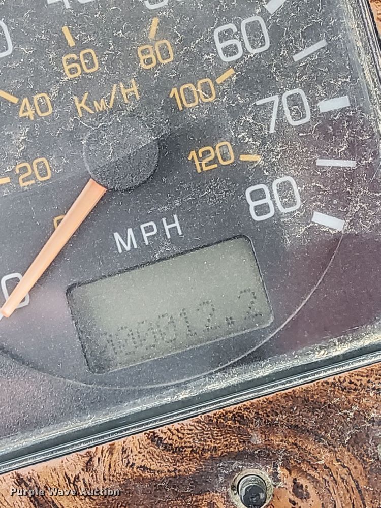 image for item DK1250 2000 Volvo Autocar  semi truck