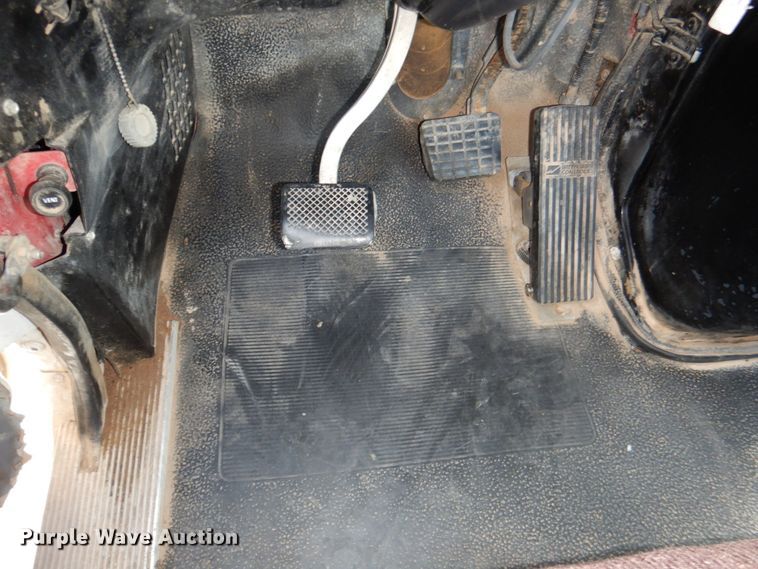 image for item DK1250 2000 Volvo Autocar  semi truck