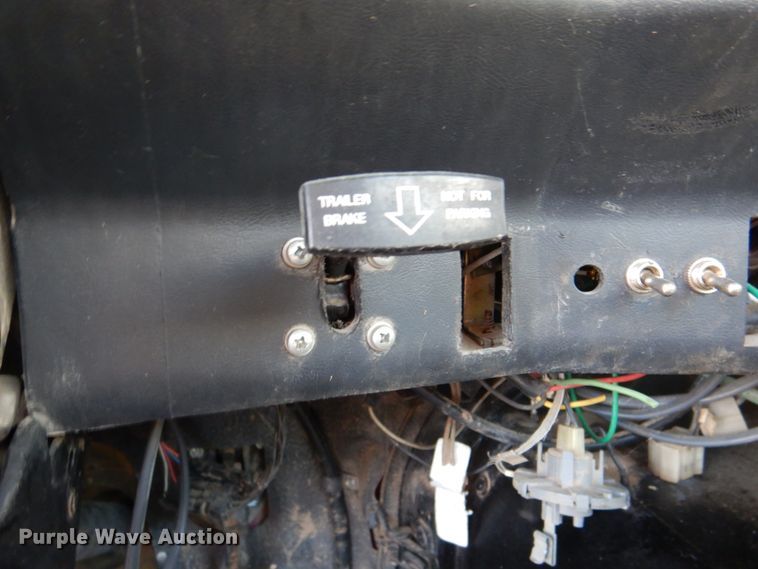 image for item DK1250 2000 Volvo Autocar  semi truck