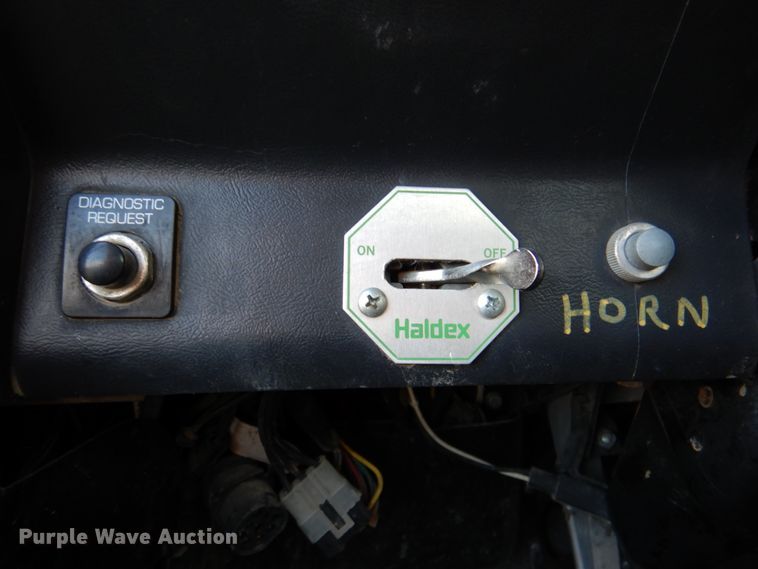 image for item DK1250 2000 Volvo Autocar  semi truck