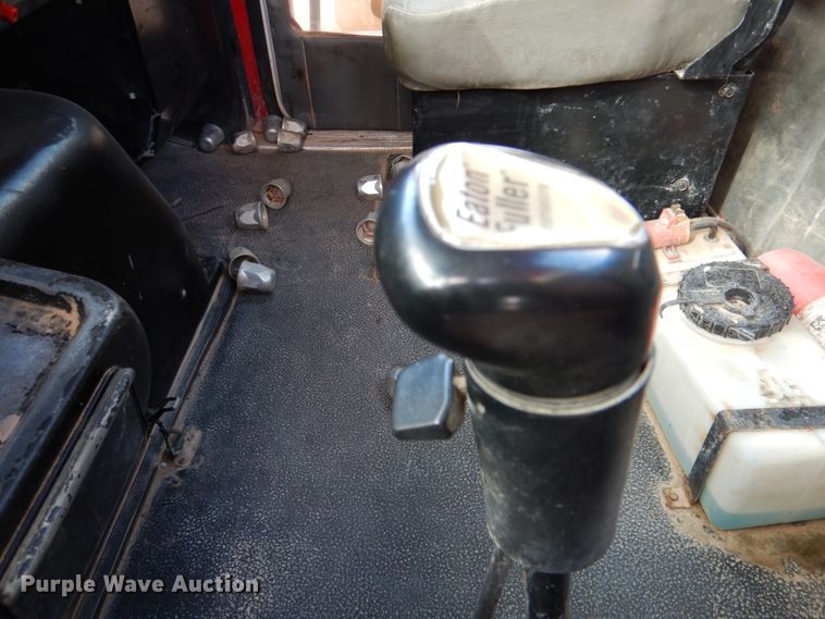 image for item DK1250 2000 Volvo Autocar  semi truck