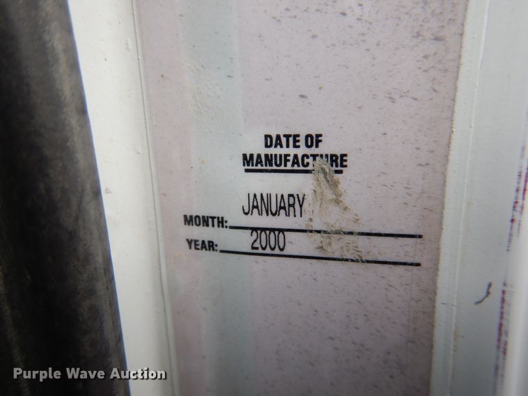 image for item DK1250 2000 Volvo Autocar  semi truck