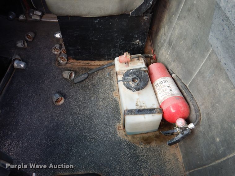 image for item DK1250 2000 Volvo Autocar  semi truck