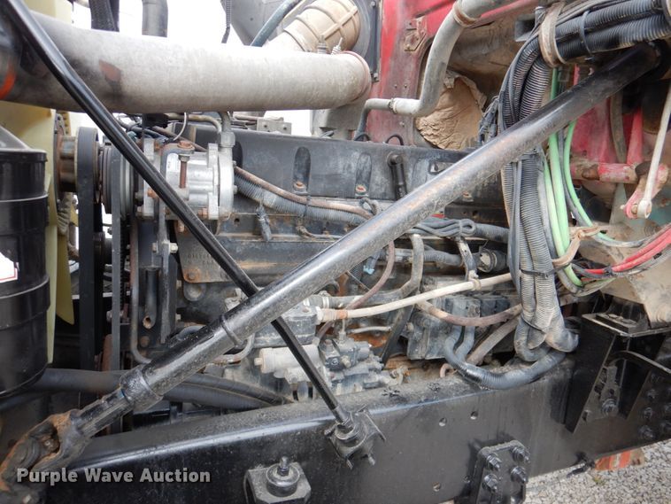 image for item DK1250 2000 Volvo Autocar  semi truck