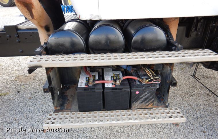 image for item DK1250 2000 Volvo Autocar  semi truck