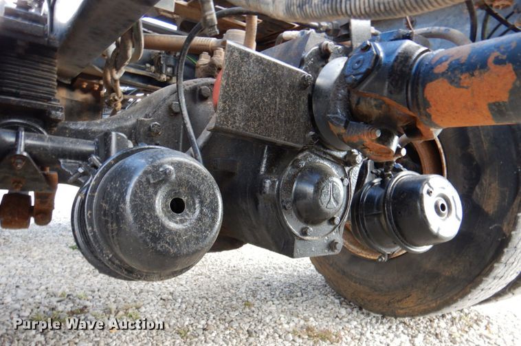 image for item DK1250 2000 Volvo Autocar  semi truck