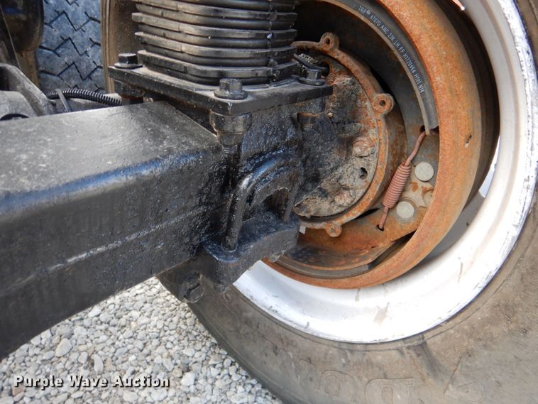 image for item DK1250 2000 Volvo Autocar  semi truck