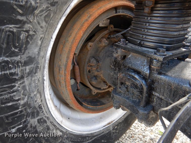 image for item DK1250 2000 Volvo Autocar  semi truck