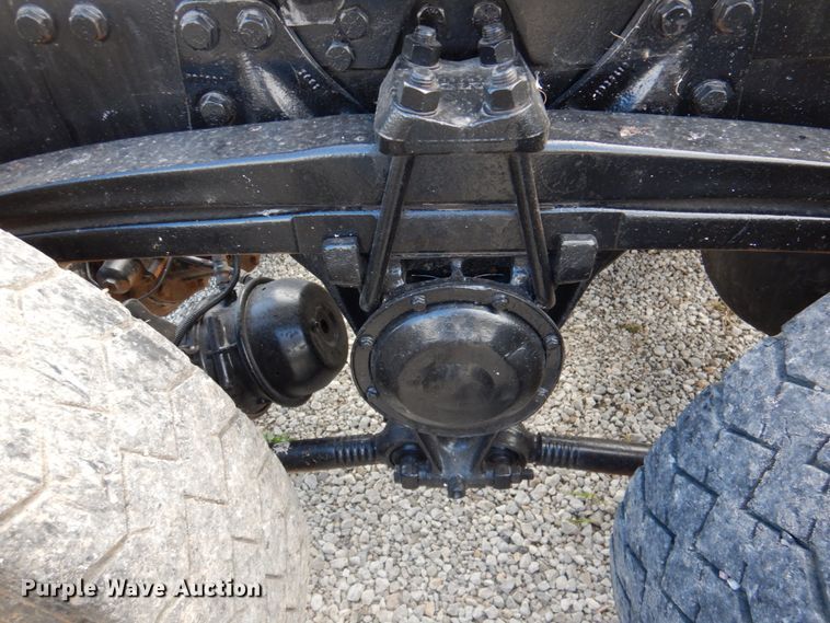 image for item DK1250 2000 Volvo Autocar  semi truck