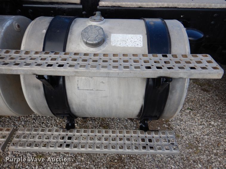 image for item DK1250 2000 Volvo Autocar  semi truck