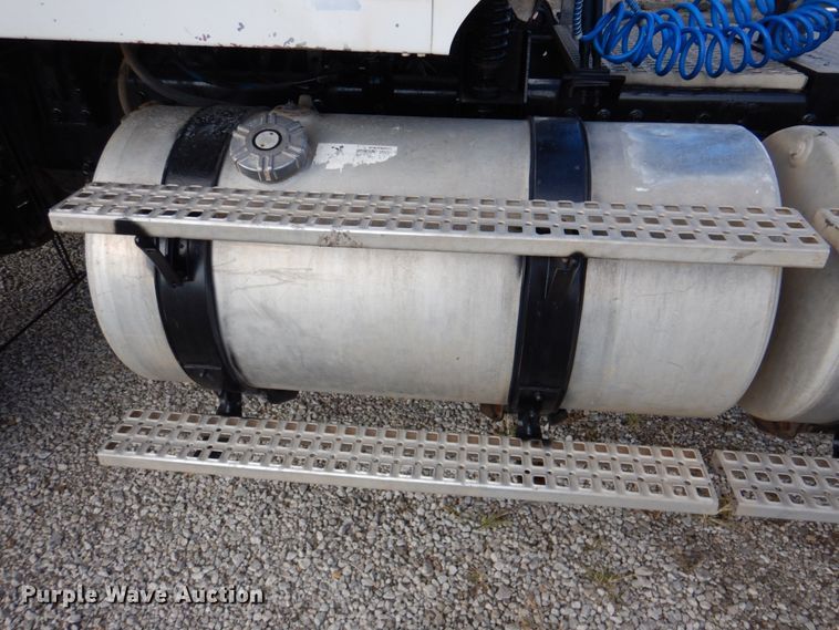 image for item DK1250 2000 Volvo Autocar  semi truck