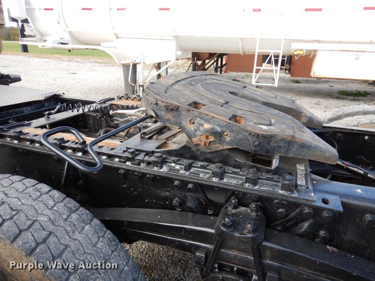 image for item DK1250 2000 Volvo Autocar  semi truck