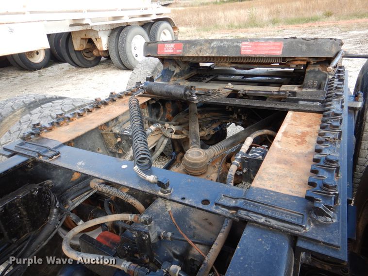 image for item DK1250 2000 Volvo Autocar  semi truck