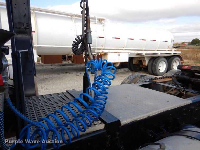 image for item DK1250 2000 Volvo Autocar  semi truck