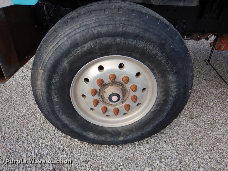 image for item DK1250 2000 Volvo Autocar  semi truck